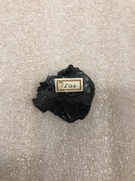 M 01504
<br/>
aders van pekblende
<br/>
<em></em>